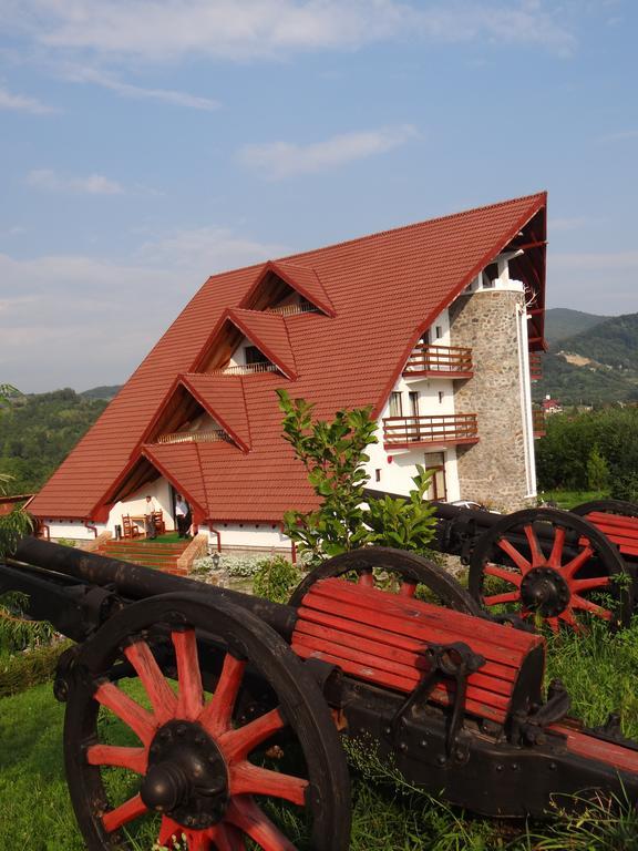 Belvedere Corbeni Luaran gambar