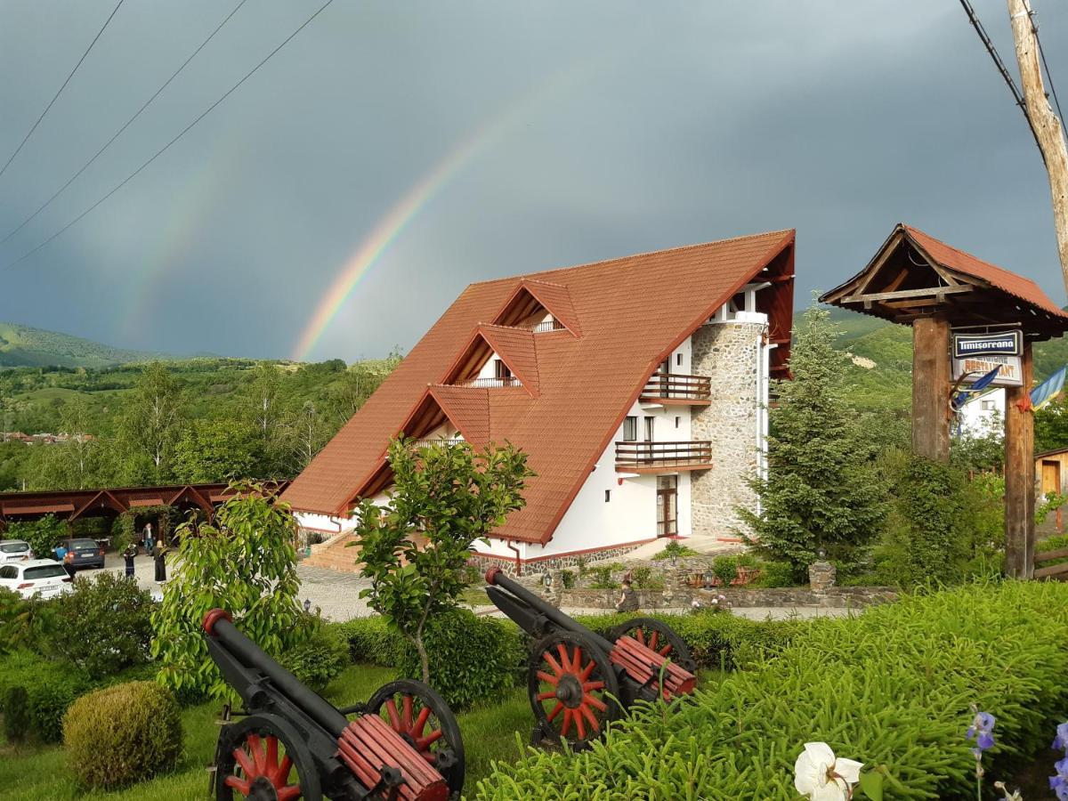 Belvedere Corbeni Luaran gambar